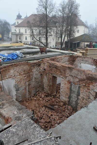 Stavba postupně pokračuje
