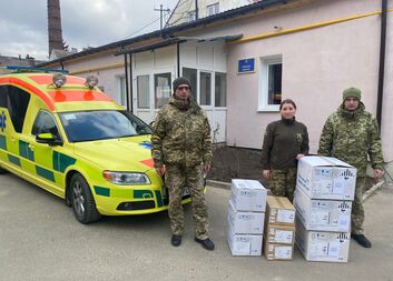 Z Červeného Kostelce zamířila do nemocnic na Ukrajině pomoc za 20 miliónů korun