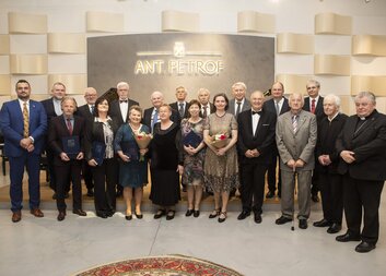 Řád Královéhradeckého kraje získal ředitel červenokostelecké charity